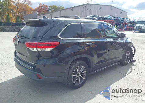 2018 Toyota Highlander Xle z USA, uszkodzony, nr VIN 5TDJZRFH3JS532157